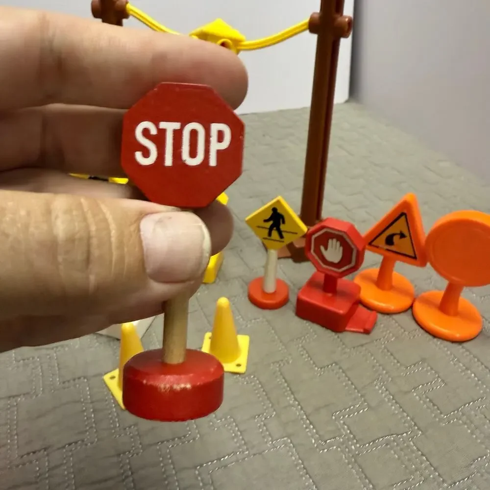 Fisher Price Geotrax Lot Signs Traffic Lights Tree Cones Replacement Pieces
